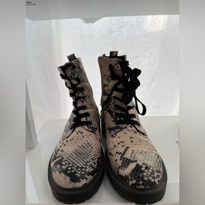 Steve Madden Snake Print Combat Boots Lace-Up Side Zip Size 7.5
